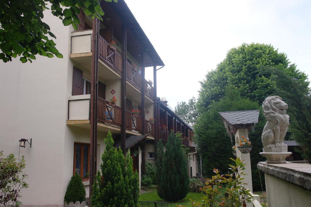 Hostellerie Saint Clement Vic-sur-Cère Eksteriør billede