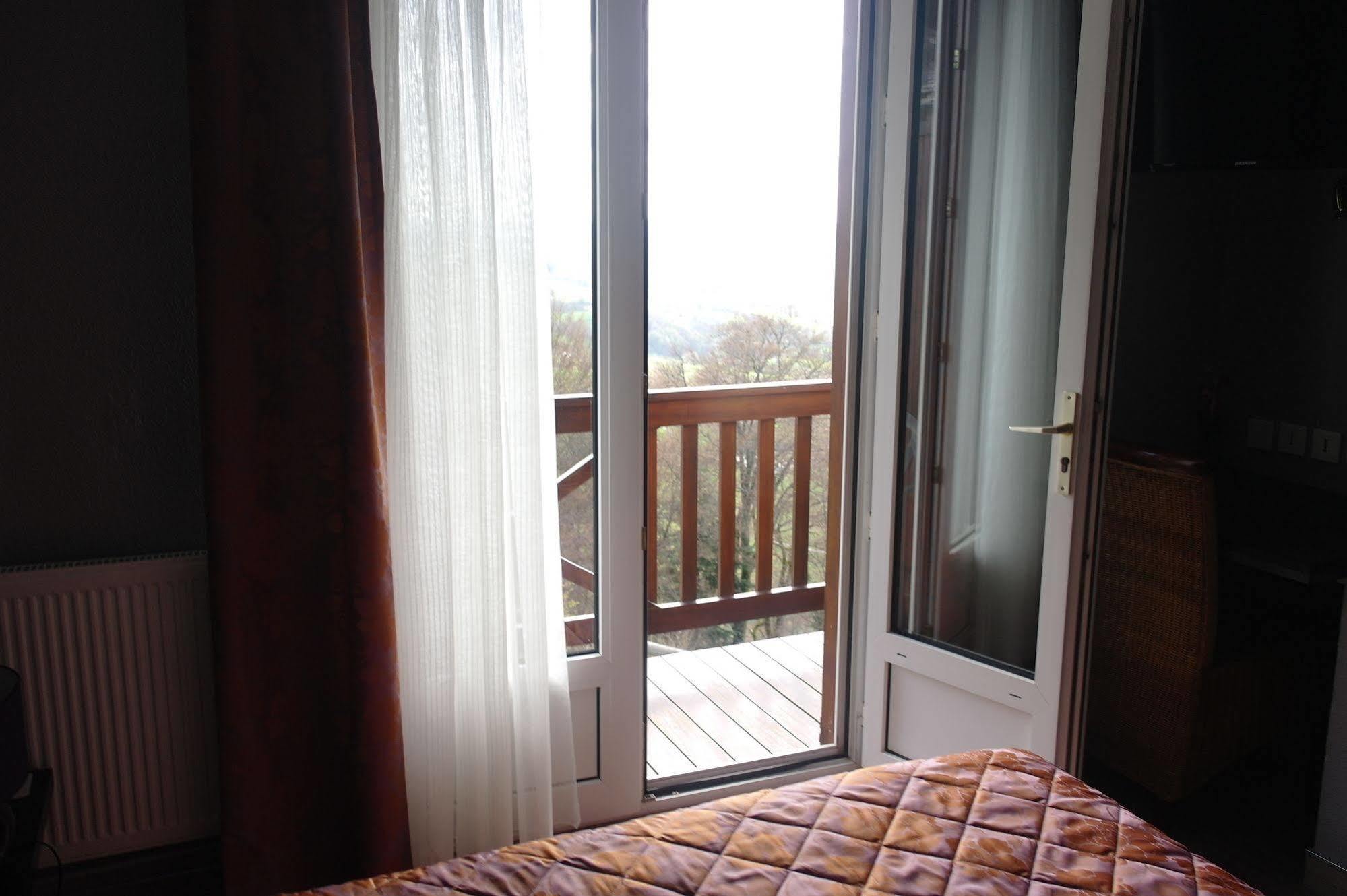 Hostellerie Saint Clement Vic-sur-Cère Eksteriør billede
