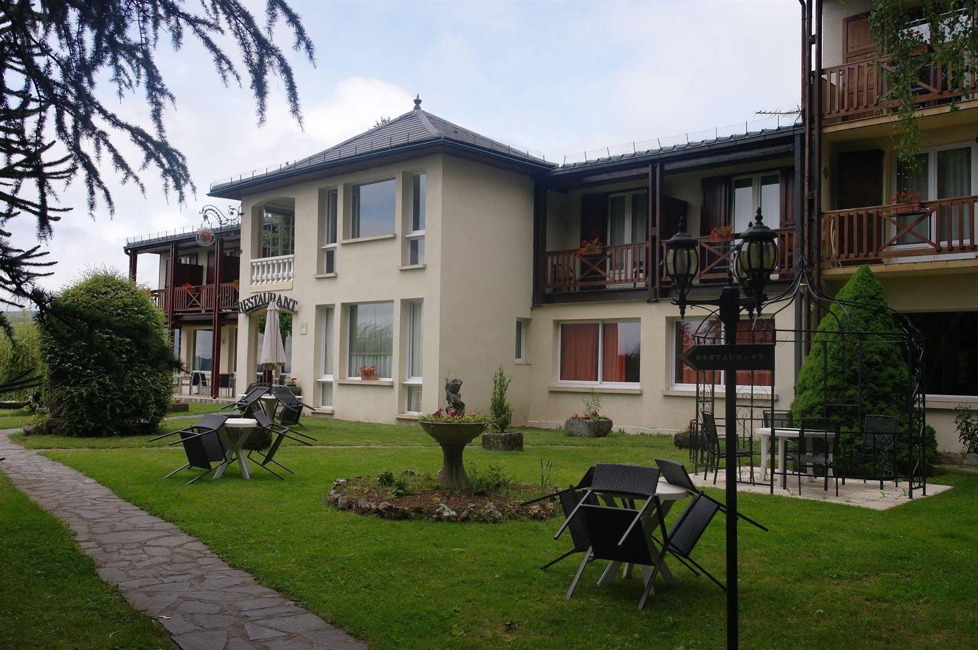 Hostellerie Saint Clement Vic-sur-Cère Eksteriør billede