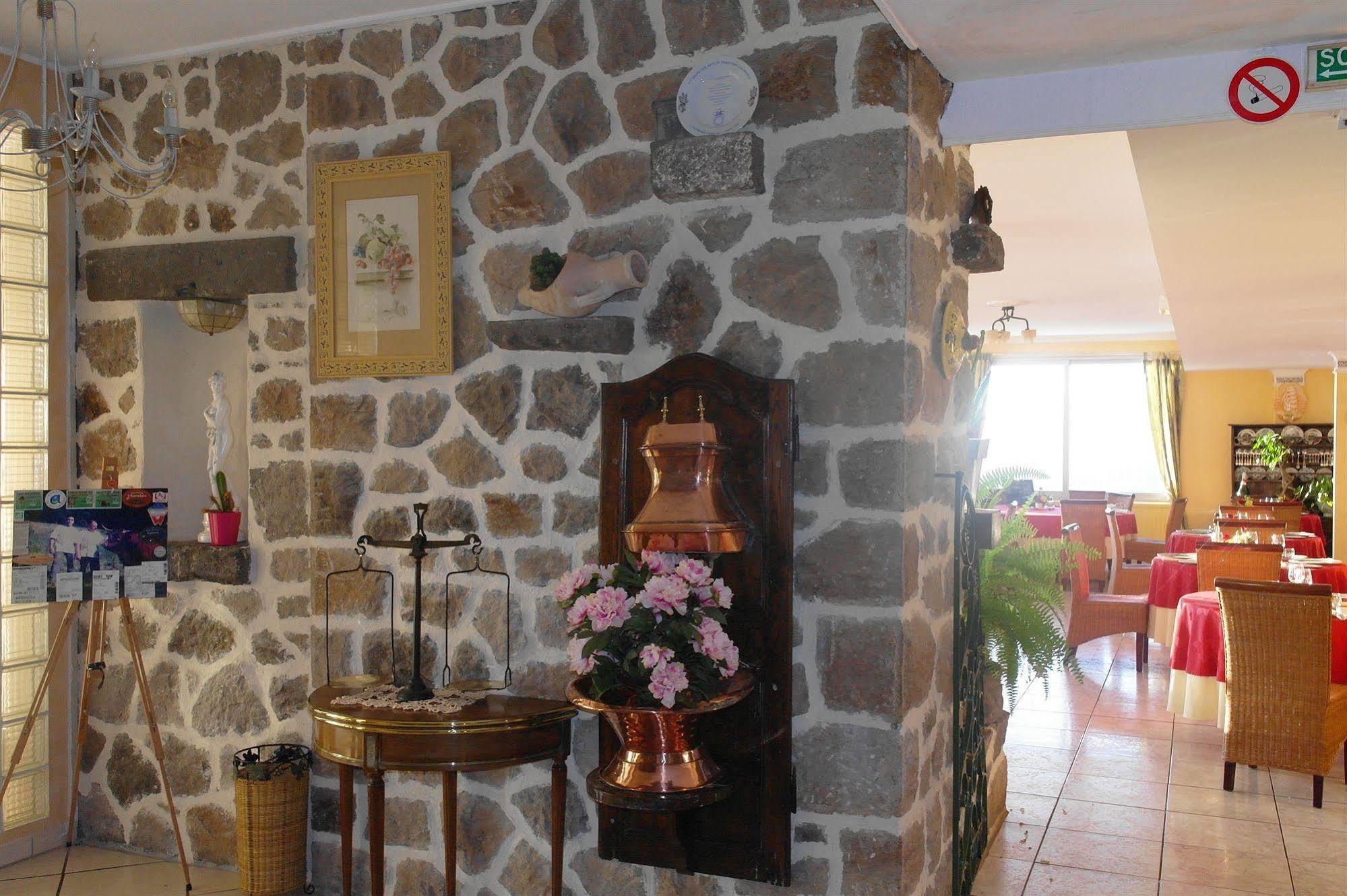 Hostellerie Saint Clement Vic-sur-Cère Eksteriør billede